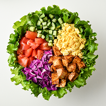レッドチリチキンのコブサラダ